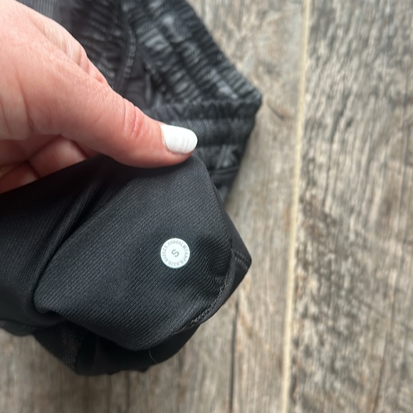 Men’s Lululemon Pace Breaker shorts size small - Picture 6 of 7